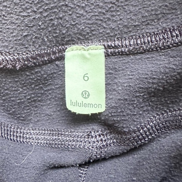 Lululemon Women’s Toasty Tech Tight Legging 28” Cyber Purp. Size 6. Gently Used. - Picture 5 of 9